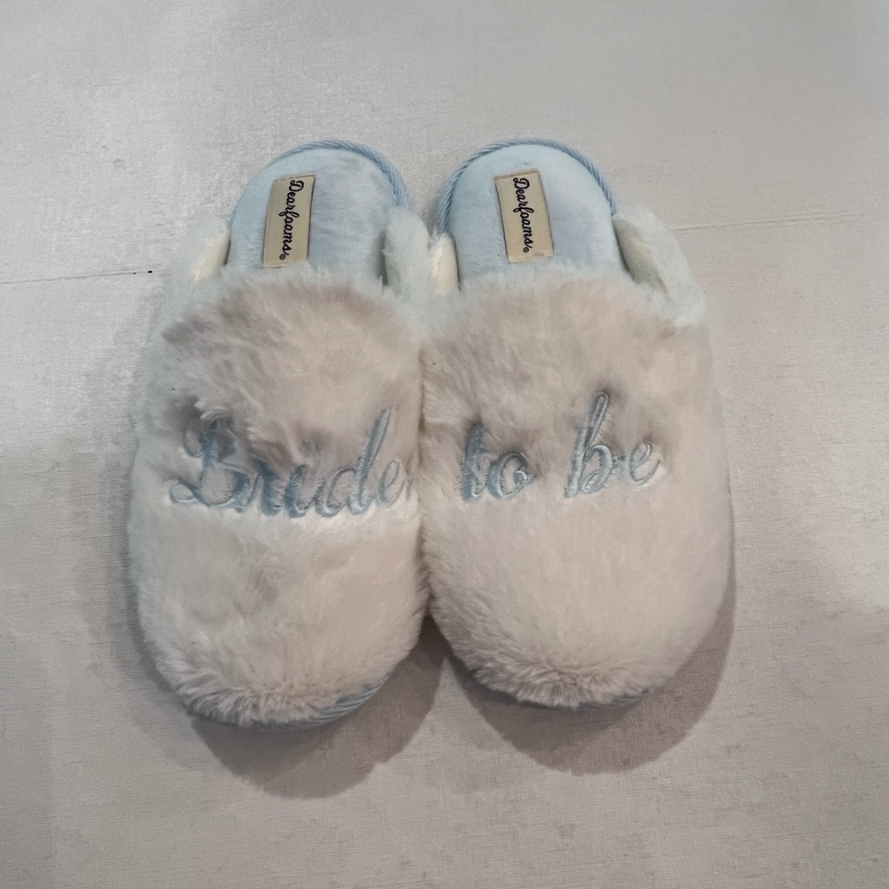 Dearfoam white and blue “Bride” “to be” slippers. EUC!